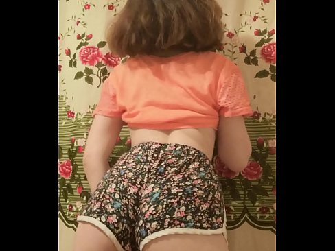 ❤️ Seksīga jauna skaistule izģērbjas no šortiem kamerā ️ Kvalitatīvs porno pie mums ️❤